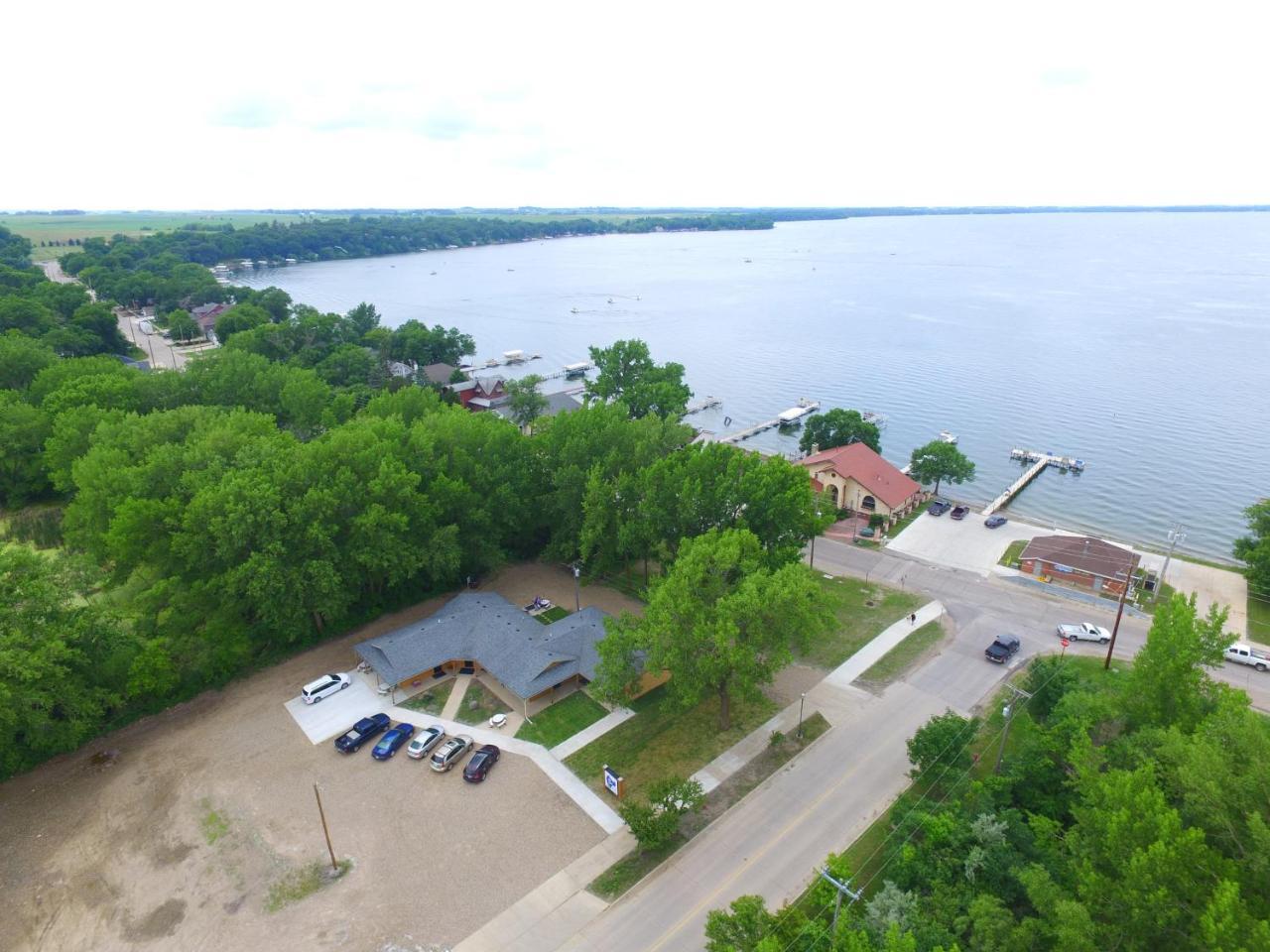 Big Spirit Resort Spirit Lake Buitenkant foto