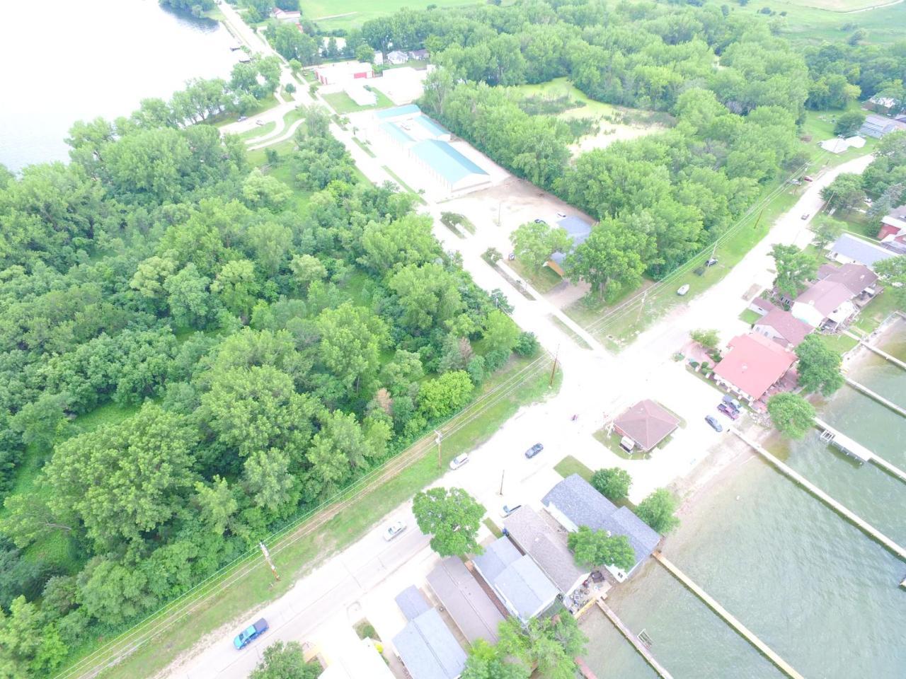 Big Spirit Resort Spirit Lake Buitenkant foto
