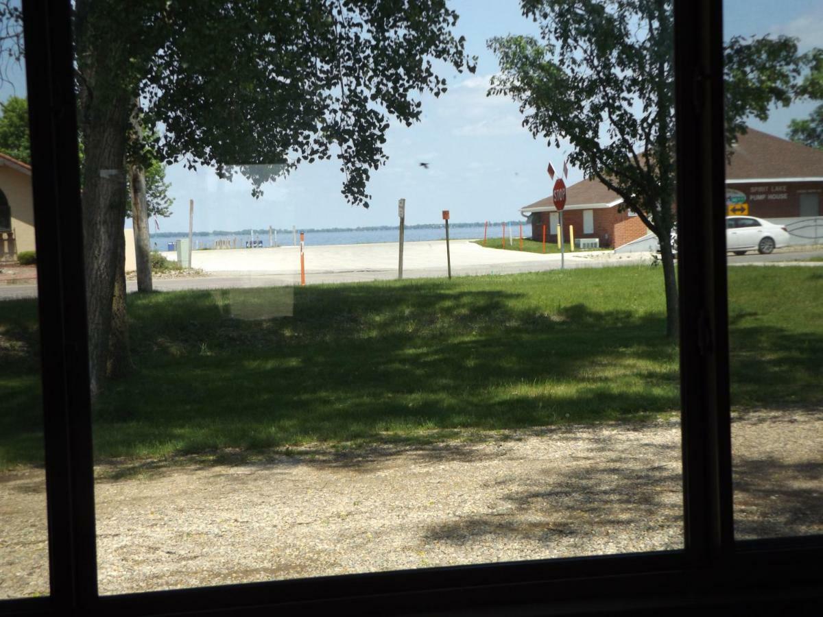 Big Spirit Resort Spirit Lake Buitenkant foto